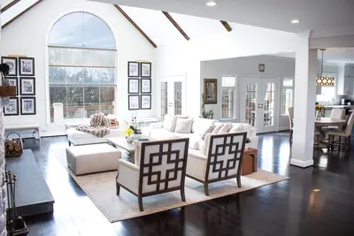 Image de Luxe and Serene Living in Rural Potomac in Country Home w/ Hot Tub, Sauna
