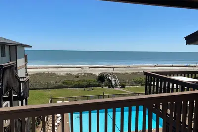 Image de Updated Condo Just Steps from the Beach with Ocean Views