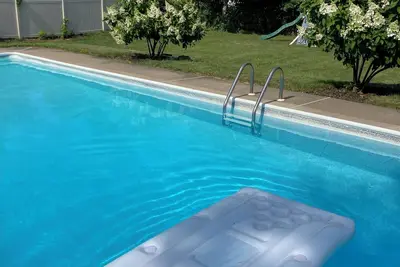 Image de Paradise by the Pool: 1 mile from track-2 miles from center of Saratoga.