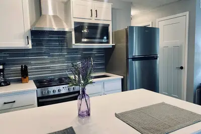 Image de Lovely Lakefront 1 Bd/1Bth Walk-in level/WiFi/Slip Available