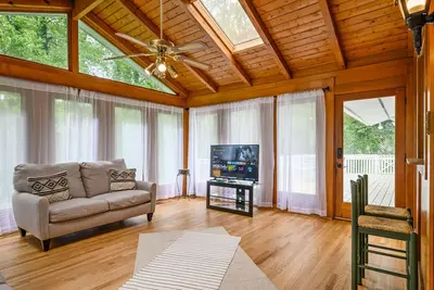 Image de Enjoy This Roomy Cabin Style 5br With A Pool Table