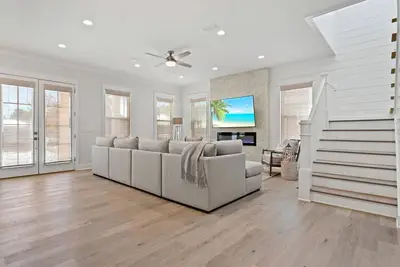 Image de Out of Office Beaches by Avantstay | Private Pool, Steps to Beach | Sleeps 15