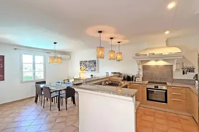 Image de Villa 6 personnes - Piscine privée - WiFi - Climatisation - Jardin - Sainte Maxime - Classé 4*