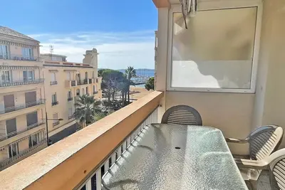 Image de Appartement T3 - 4\/6 personnes - Aperçu mer - Climatisation - WiFi - Centre ville et plage - Sainte Maxime - Classé 2*