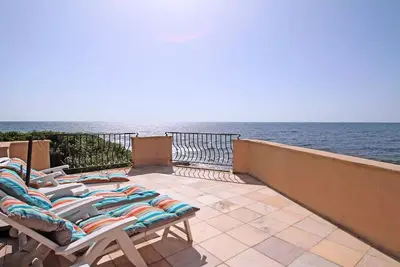 Image de Le Bateau - 4 personnes - Pieds dans l'eau - Plage - Climatisation - WiFi - Sainte Maxime