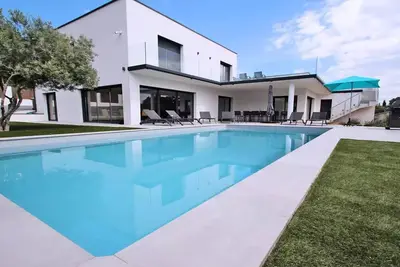 Image de Villa de standing avec piscine privée - 10 personnes - Vue mer - Climatisation - WiFi - Les Issambres - Classé 4*
