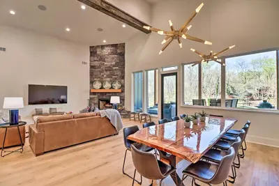 Image de Riverfront Heber Springs Home with Dock & Slip!