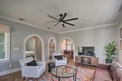 Image de Historic Home w/ Yard Near St Mary's Strip!