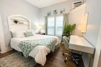 Image de #1 SunnyBungalowByTheBay 1bdr 5 min2Beach & Downtn