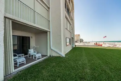 Image de Castle Reef - 132. Stunning Ocean front first floor condo on no drive part of the beach.