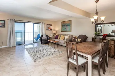 Image de Castle Reef - 333 stunning direct ocean front condo on the no drive part of the beach!