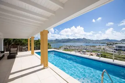 Charming 3-Bed Villa in Maho