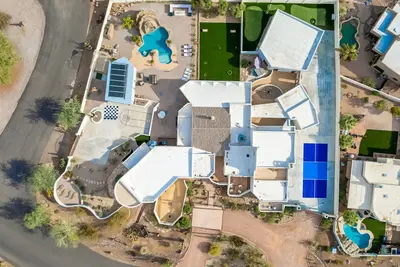 Image de 8 Bedroom, 6 Baths, Double Water slide Pool, Pickleball Court
