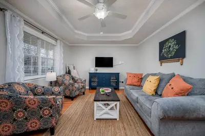 Image de Single-Story Manchester Home Close to Parks!