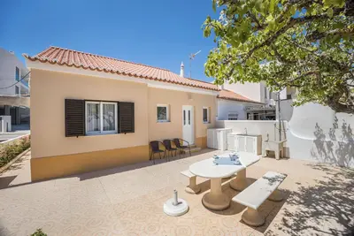 Image de Maison de vacances Casa Fernandes avec piscine partagée, terrasse plein air et Wi-Fi