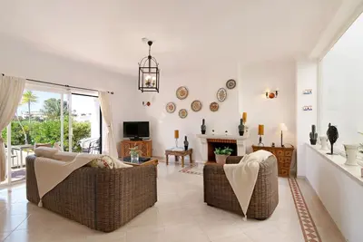 Image de Maison de vacances 'Casa Marisol Albufeira' près de la plage avec piscine partagée et Wi-Fi