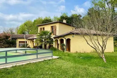 Image de Villa provençale avec piscine couverte, à 10 min de Sarlat