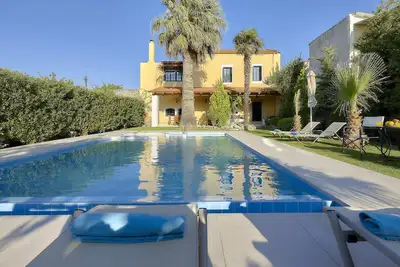Image de Live like an 18th century local lord. Experience traditional Cretan local life.