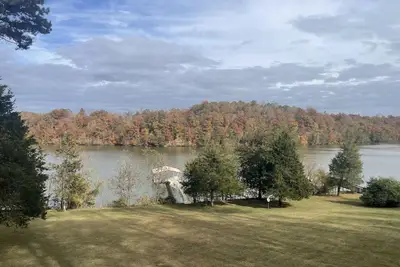 Image de Waterfront Cabin on Leesville Lake!