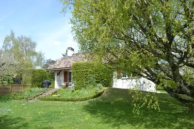 Image de Maison avec grand jardin, terrasse et cheminée