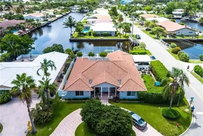 Luxe 4br Waterfront w/Htd Pool, 5min to beach