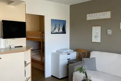 Image de Charming downtown studio 3 minutes from the beach