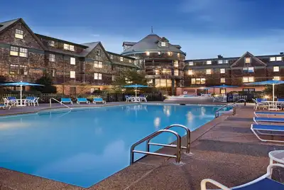 Image de Downtown Wyndham Newport Resort ~ Two Bedroom slps six ~ steps to Newport Harbor