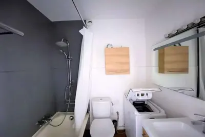Image de Joli studio avec Balcon et 2 couchages doubles à Nice Fabron 10mn mer commerces