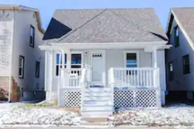 Image de Brand New Listing From A Superhost!