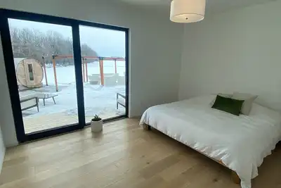 Image de Modern and spacious country house minutes outside the city