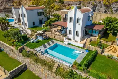 Image de 4 Bedroom Villa, Private Heated Pool, Jacuzzi, Beach Access, Panoramic View