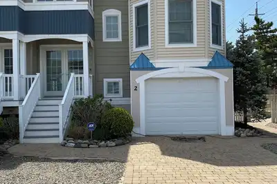 Image de 5br Oceanside with Covered Outdoor Area w/ rooftop deck - Beach Haven Park, Lbi