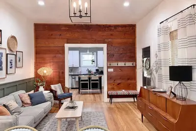 Image de Remodeled historic cottage, 2-min walk to downtown.