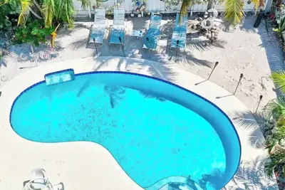 Image de Heated Pool, Gameroom & Tropical Outdoor Space