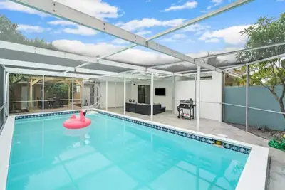 Image de Modern Pool House with Gameroom Minutes to Beach