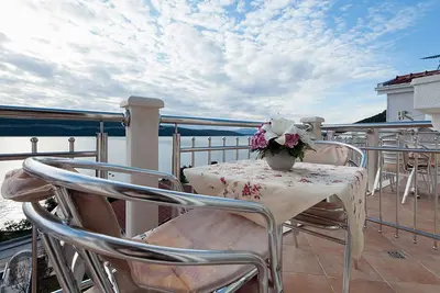 Image de Villa Marić - Studio Apartment with Balcony and Sea View 7