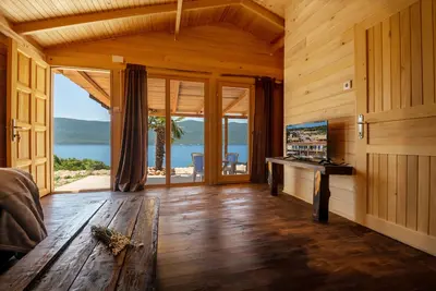 Image de Feral Beach - One Bedroom Apartment with Sea View 9