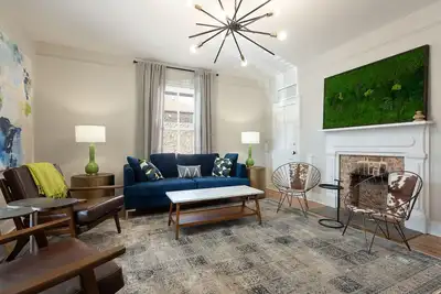 Image de Grove Apartment | 2 bed, 2 bath Luxury 30 + Rental in Downtown Belmont