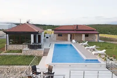 Image de Villa Ljuba - Luxury Two Bedroom House with Shared Swimming Pool (A1)