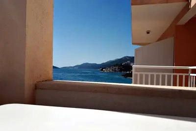 Image de Apartments Bogdanović - One Bedroom Apartment with Balcony and Sea View (304)