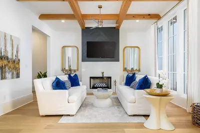 Image de Beautiful New Townhome! Outdoor Kitchen, Near L'auberge and Lsu