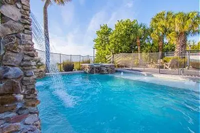 Image de Beautiful Beachfront Home with Private Pool/ Firepit /on the Gulf