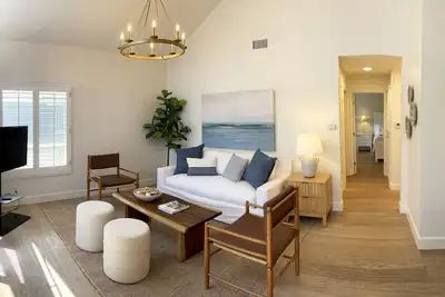 Image de Luxury Coastal Chic 2 Bedroom Condominium