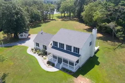 Image de Waterfront  - pier & acreage to run & play. Pet friendly Oct\/Nov dates open!