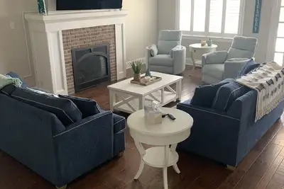 Image de Updated, clean, spacious and cozy Ventnor Beach Home, 10-15 minute walk to beach