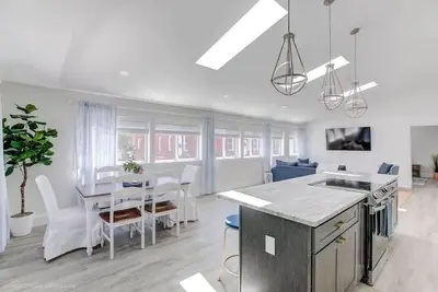 Image de Elegant Thames St. Loft w/ View of Town and Harbor