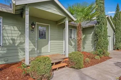 Image de Happy Valley Home + Hot Tub, Game Room, 8 beds!