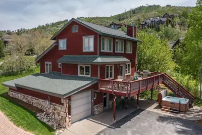 Image de Sissa's Chalet | Gondola Views | Stargaze From the Hot Tub! | Unique Property