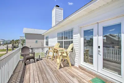 Image de Pensacola Beach Home: 1 Block to Beach Access