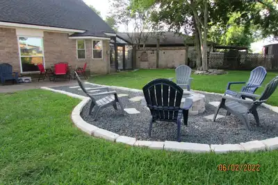 Image de Bring the Family\/ Large Backyard\/ close to Kemah Boardwalk & Space Center